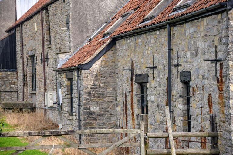 AUST MANOR