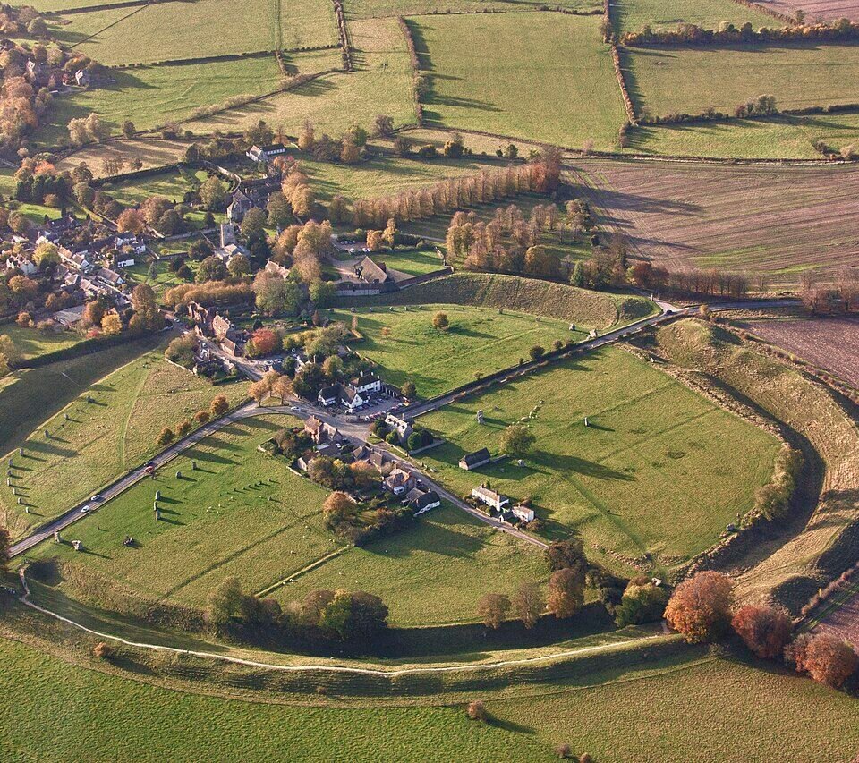 AVEBURY TRUSLOE MANOR
