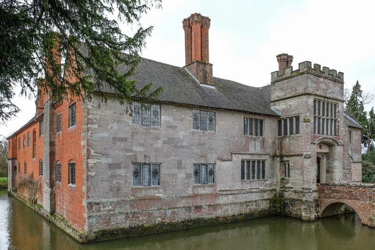 BADDESLEY CLINTON MANOR