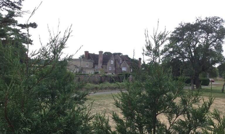 BARKFOLD MANOR