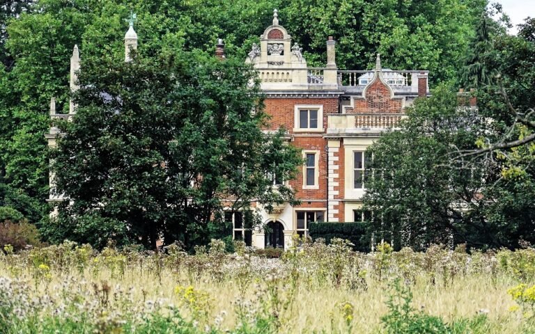BARRINGTON HALL MANOR