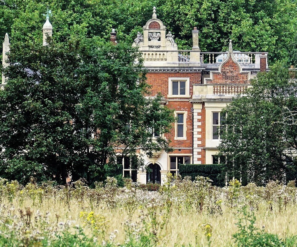BARRINGTON HALL MANOR