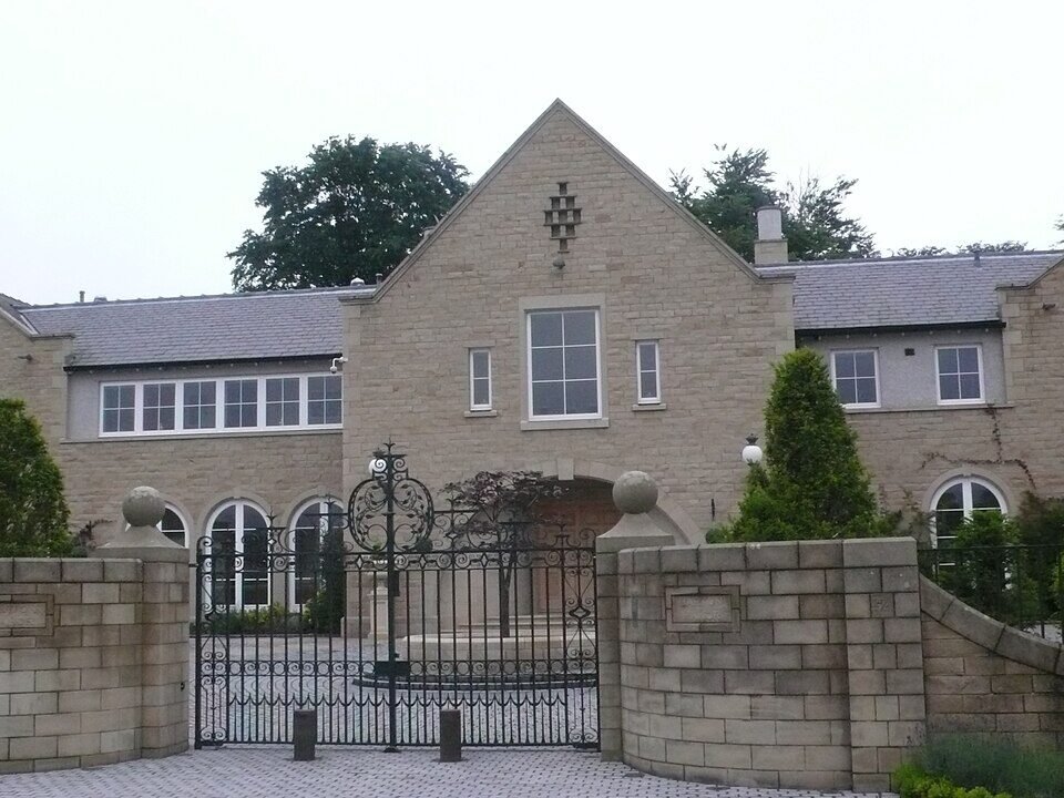 BARTON MANOR