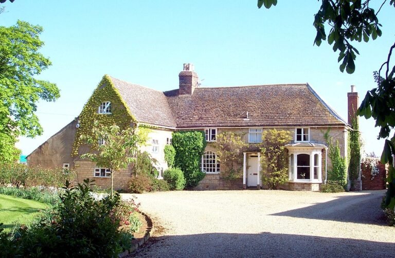 BASTON MANOR