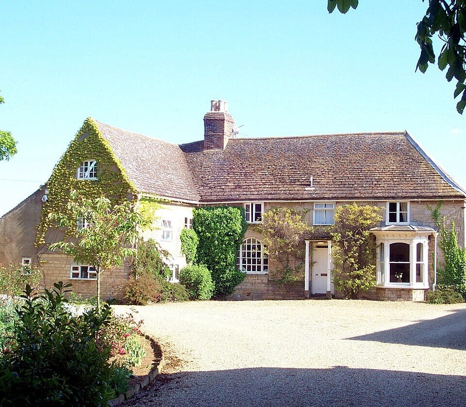 BASTON MANOR