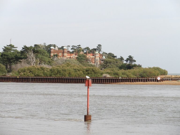 BAWDSEY BUTLEY WITH WILLOUGHBY MANOR