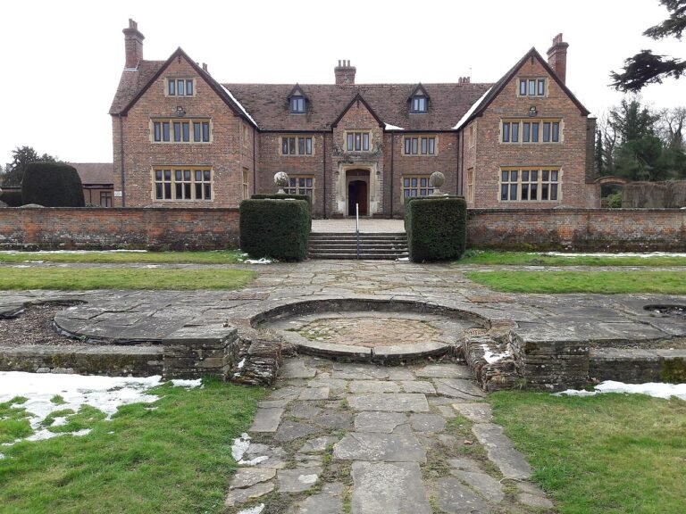 BEENHAM VALENCE MANOR