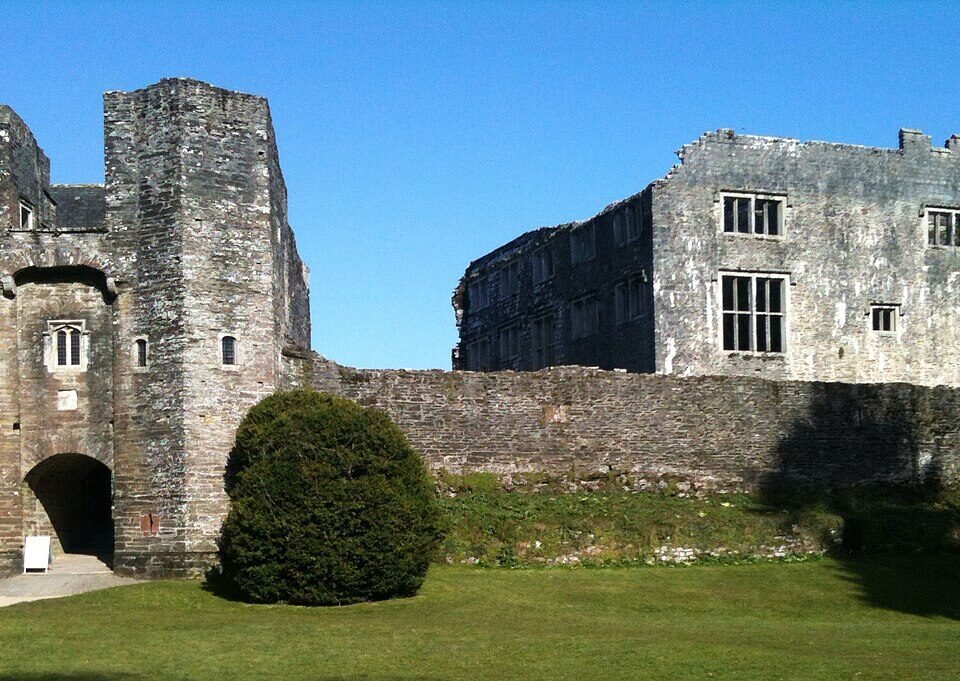 BERRY POMEROY MANOR