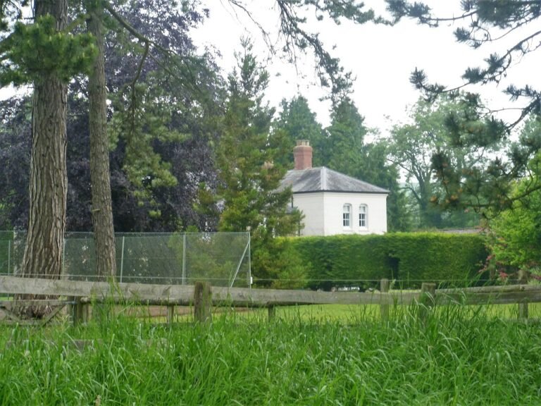 BISHOPS CANNINGS MANOR