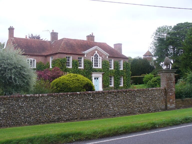 BISHOPS SUTTON MANOR