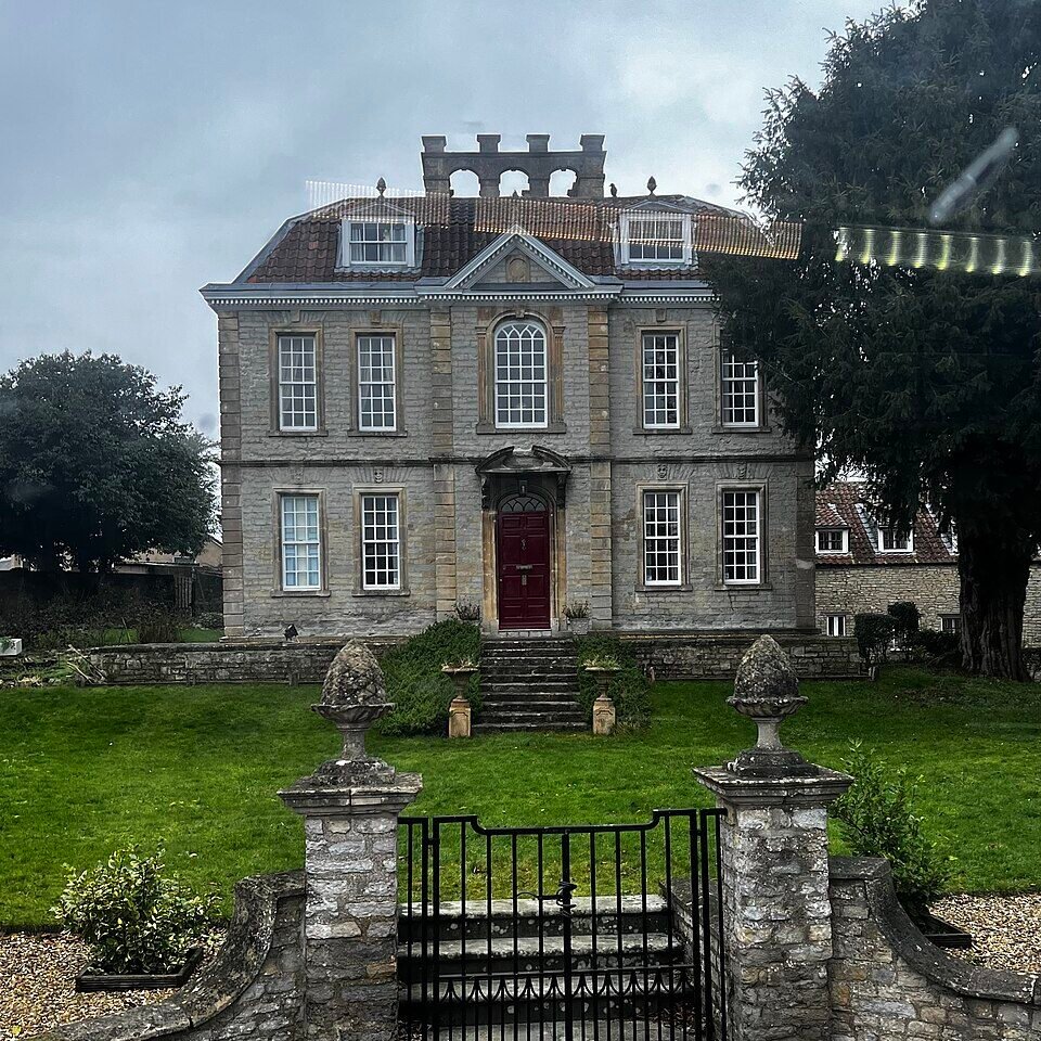 BISHOPSWORTH MANOR