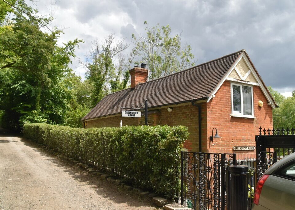BLETCHINGLEY MANOR
