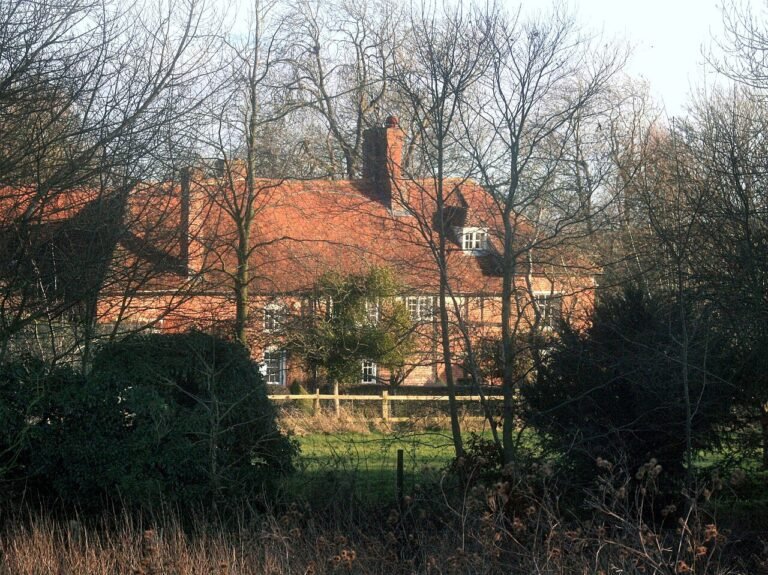 BLEWBURY MANOR