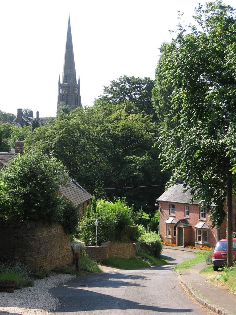 BLOXHAM FIENNES MANOR