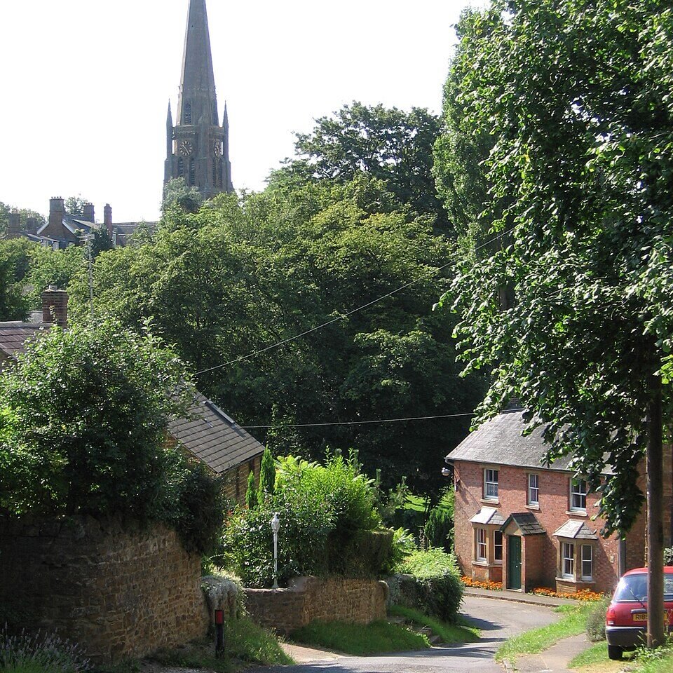 BLOXHAM FIENNES MANOR