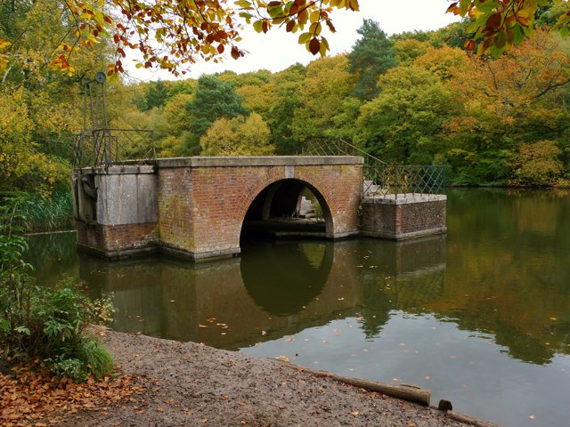 BRAGENHAM MANOR