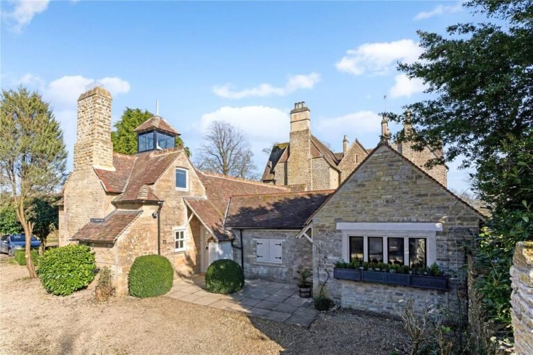 ABBOT'S MANOR
