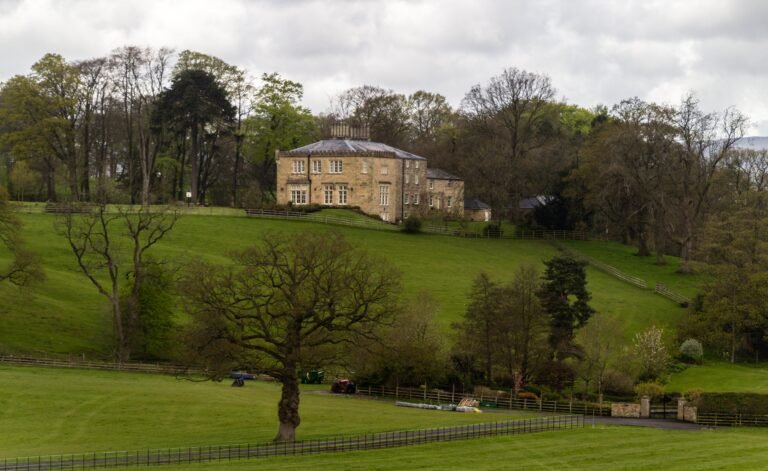 AIGHTON MANOR