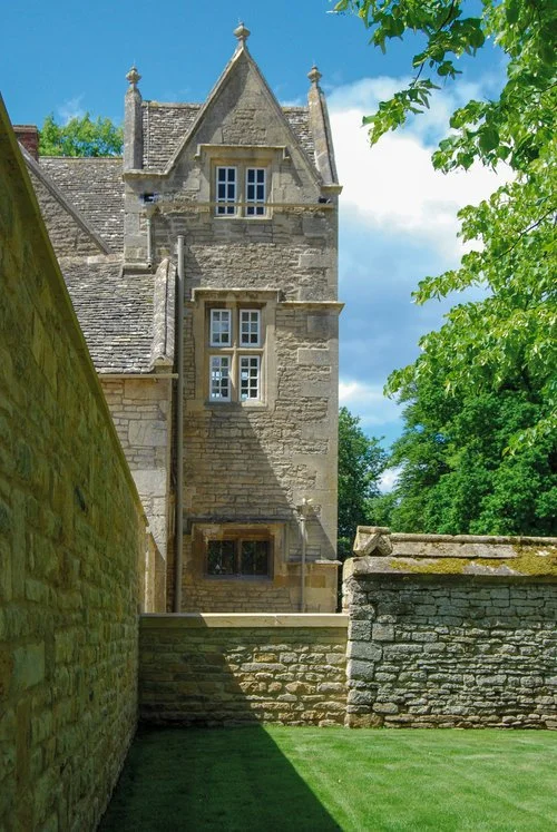 ALDERTON MANOR