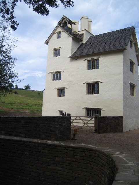 ALLT-Y-BELA MANOR