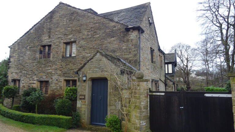 ALMONDBURY MANOR