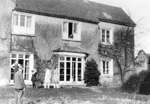 AMBLECOTE MANOR